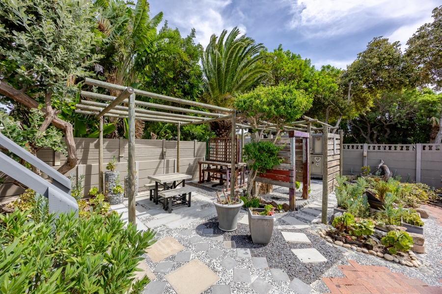 6 Bedroom Property for Sale in Flamingo Vlei Western Cape